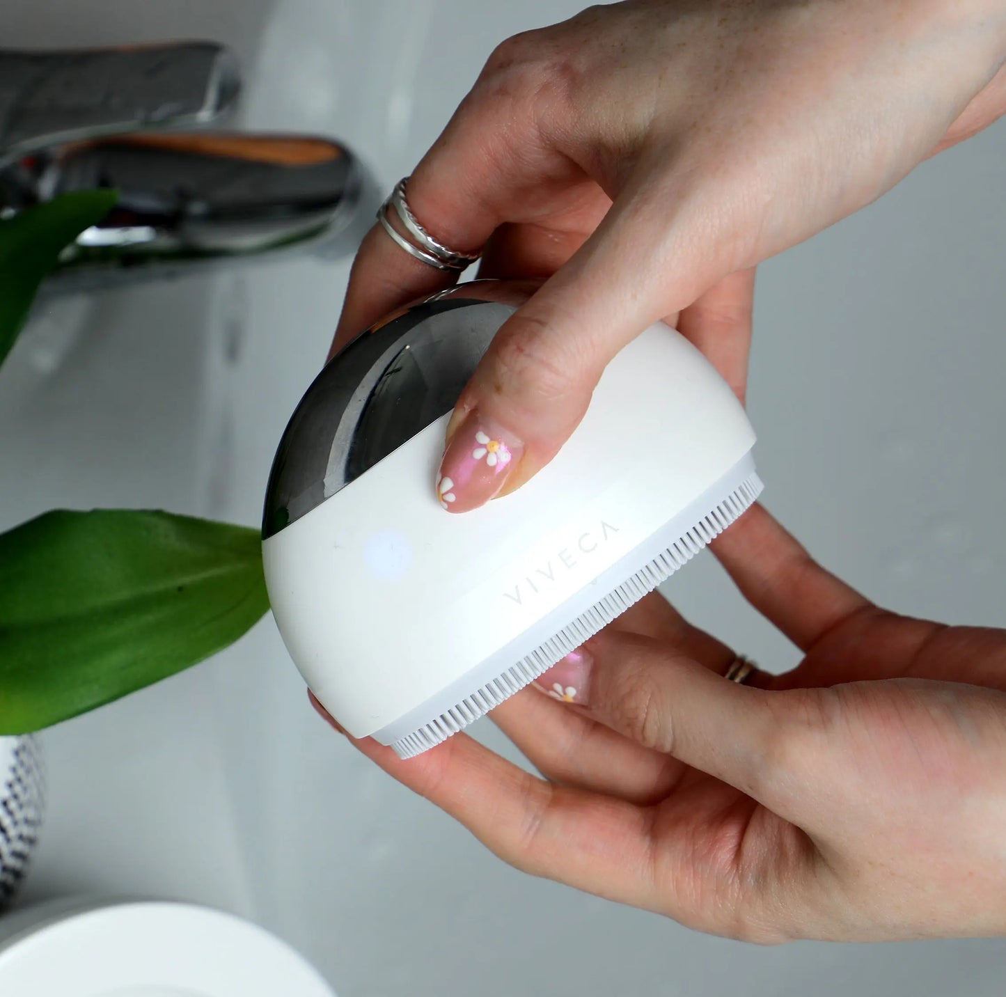 Pure Tone Viveca Ultrasonic Facial Cleansing Brush Pure Tone Aesthetics